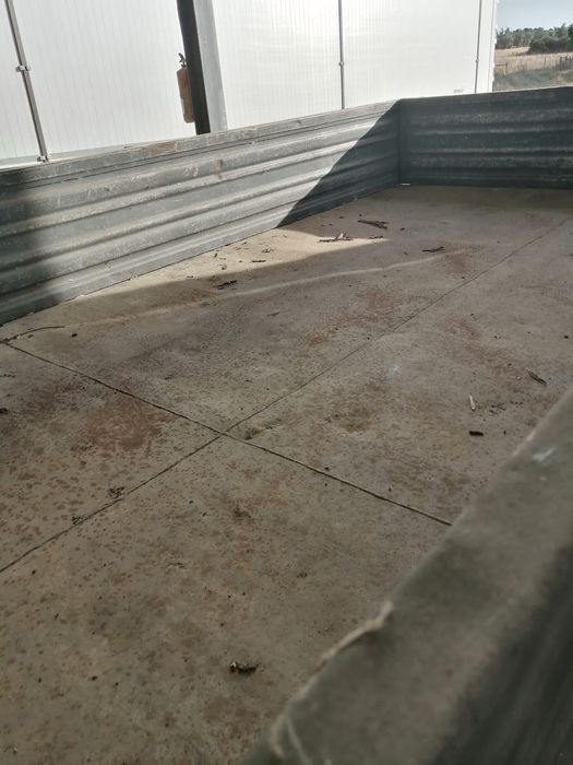 Caixa metálica + báscula