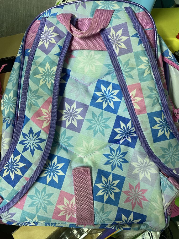 Mochila como nova com a personagem  Frozen