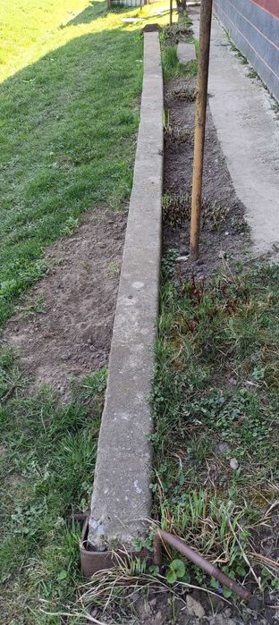 Стовп бетонний електричний.