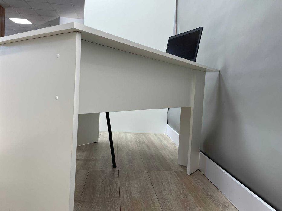 Корнер стіл письмовий, стіл кутовий.