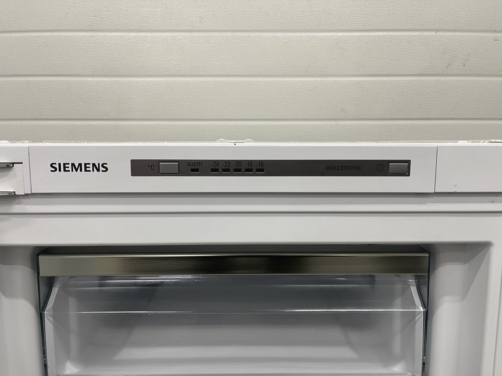 Вбудована морозильна камера під стільницю Siemens