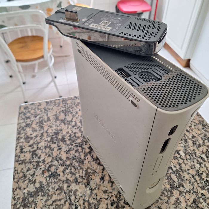 Consola Xbox sem acessórios