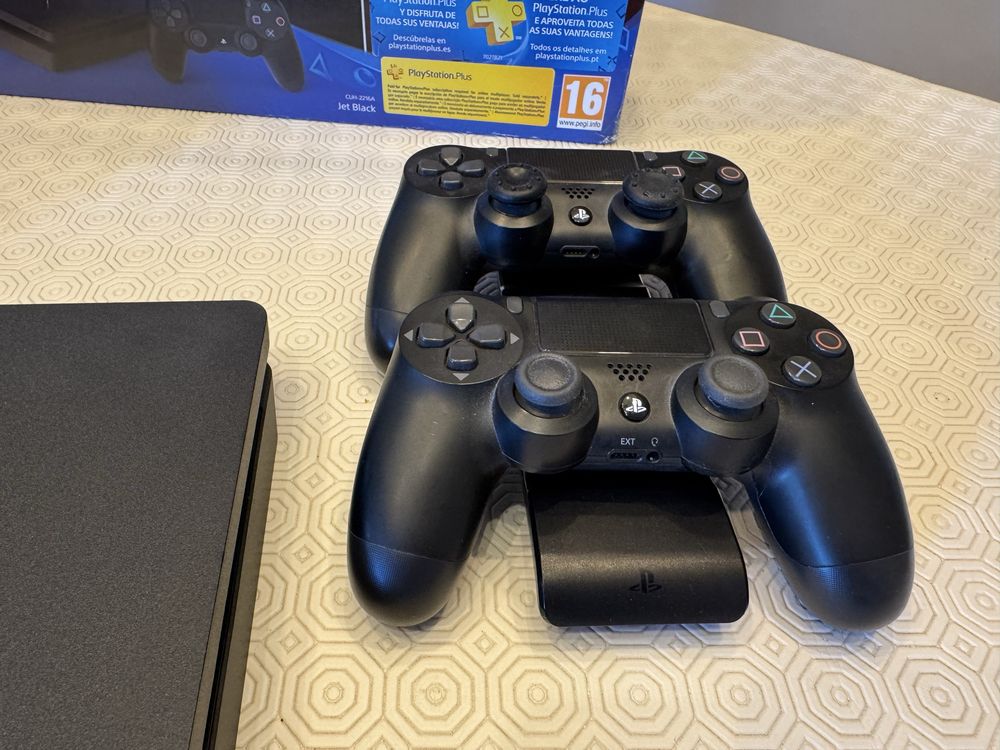 PlayStation 4 slim 500gb