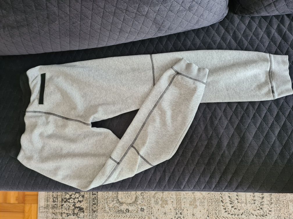 H&M spodnie dresowe rozmiar 152 cm super lekkie i wygodne!