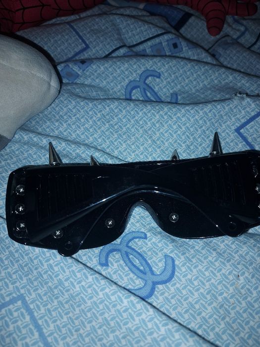 Окуляри з шипами