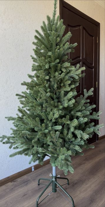 Ялинка штучна лита