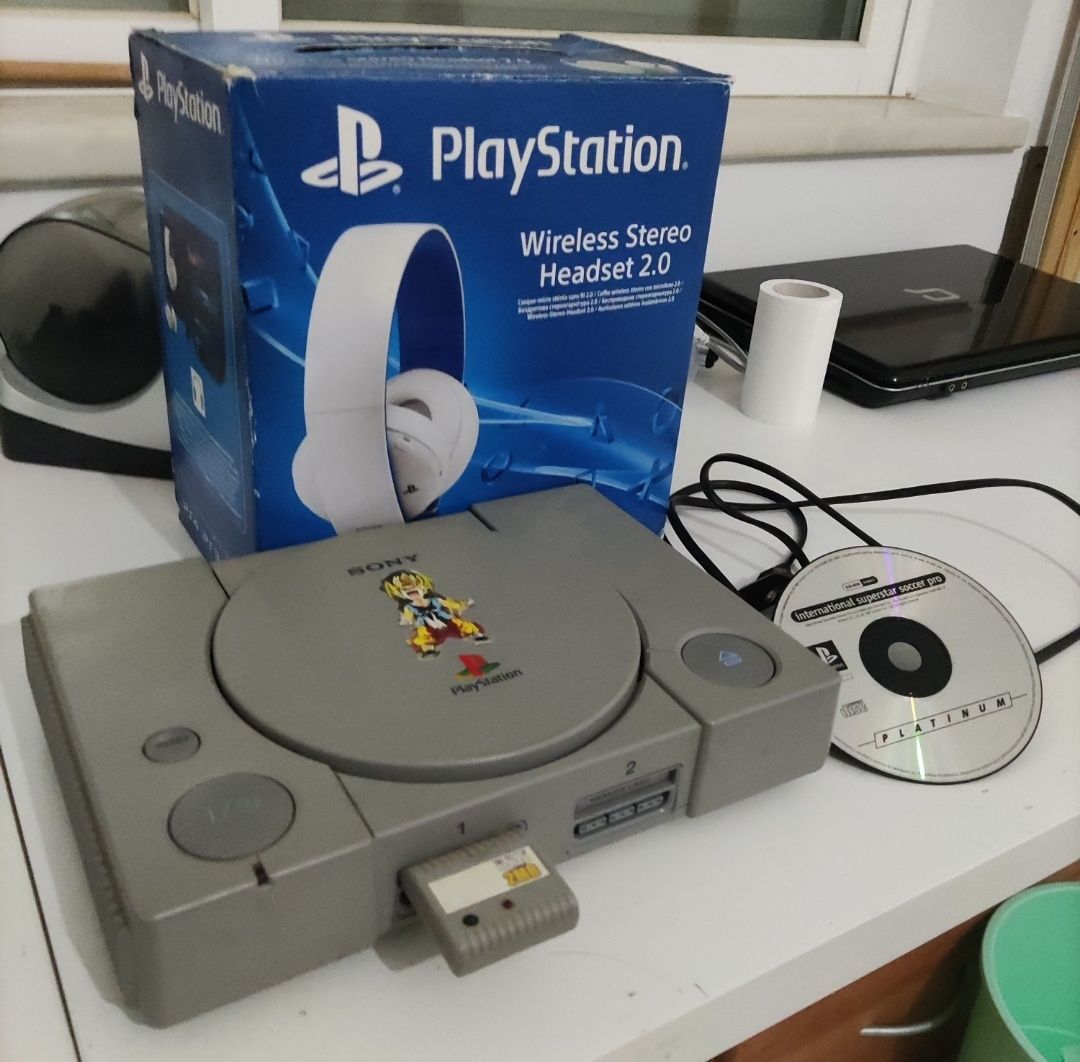 Consola PS1 com jogo + Headset PS4 (Tudo a funcionar)