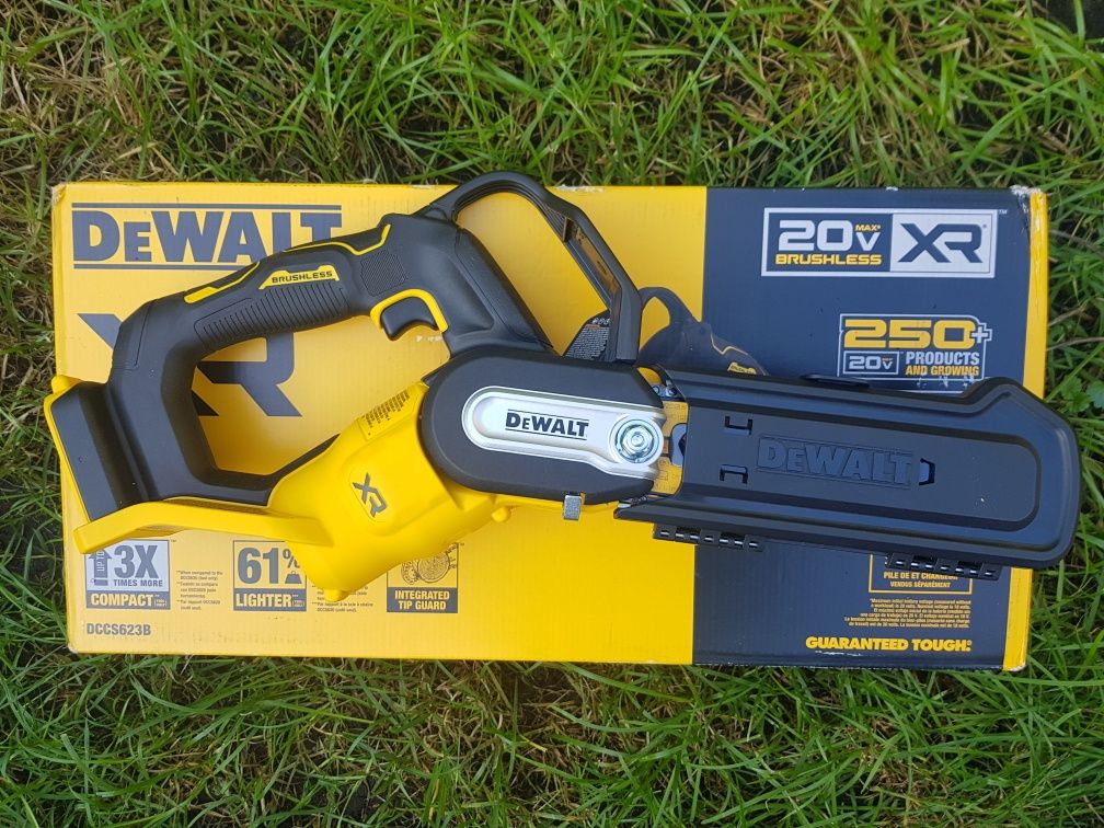 Аккумуляторная бесщеточная цепная пила DEWALT DCCS623 20V 8" (20см)