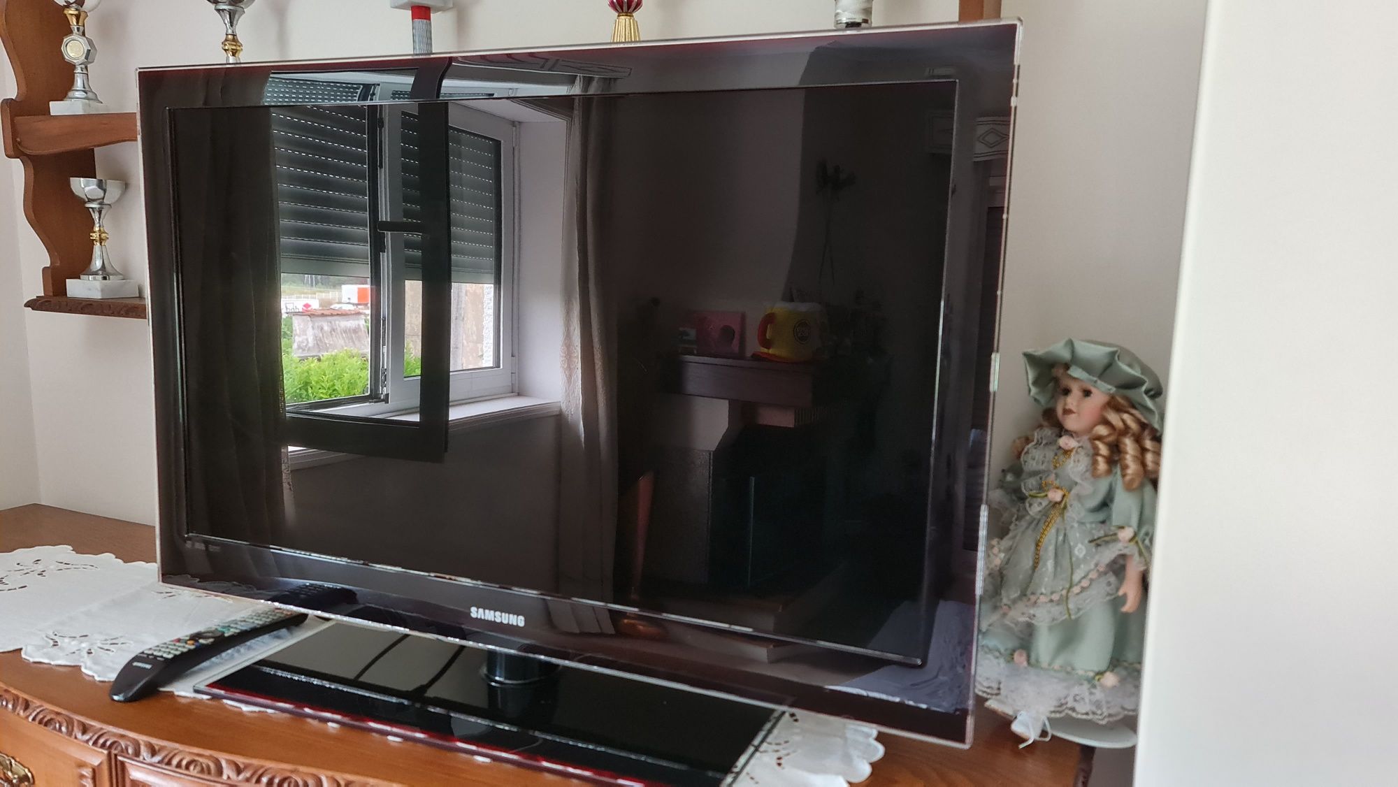 Vendo télévision diametro total écran 115cm