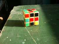Продам кубик-рубик маленький б-у