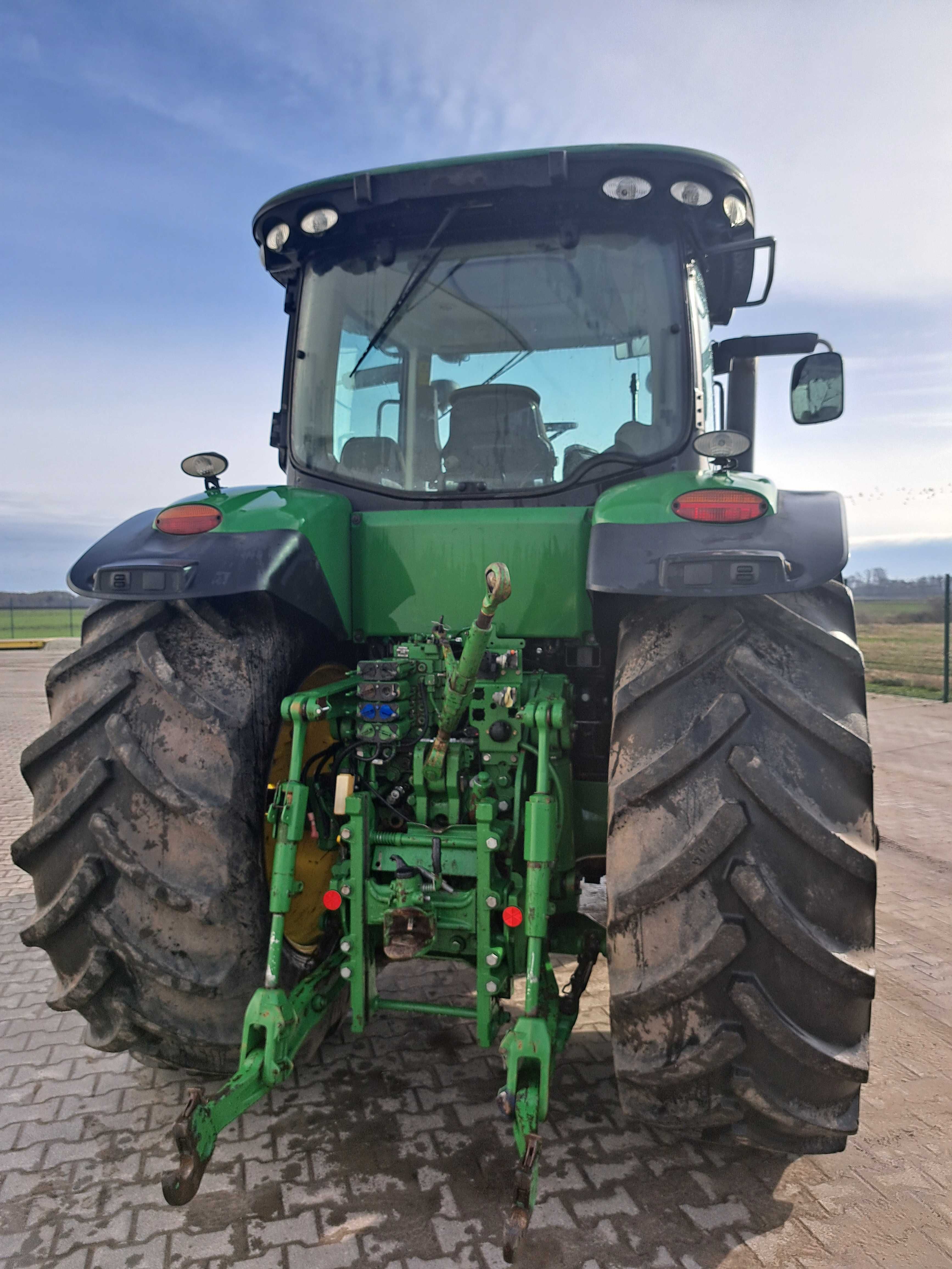 John Deere 7200R