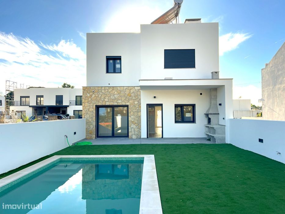 Moradia T3 piscina excelentes acabamentos Maçã Sesimbra