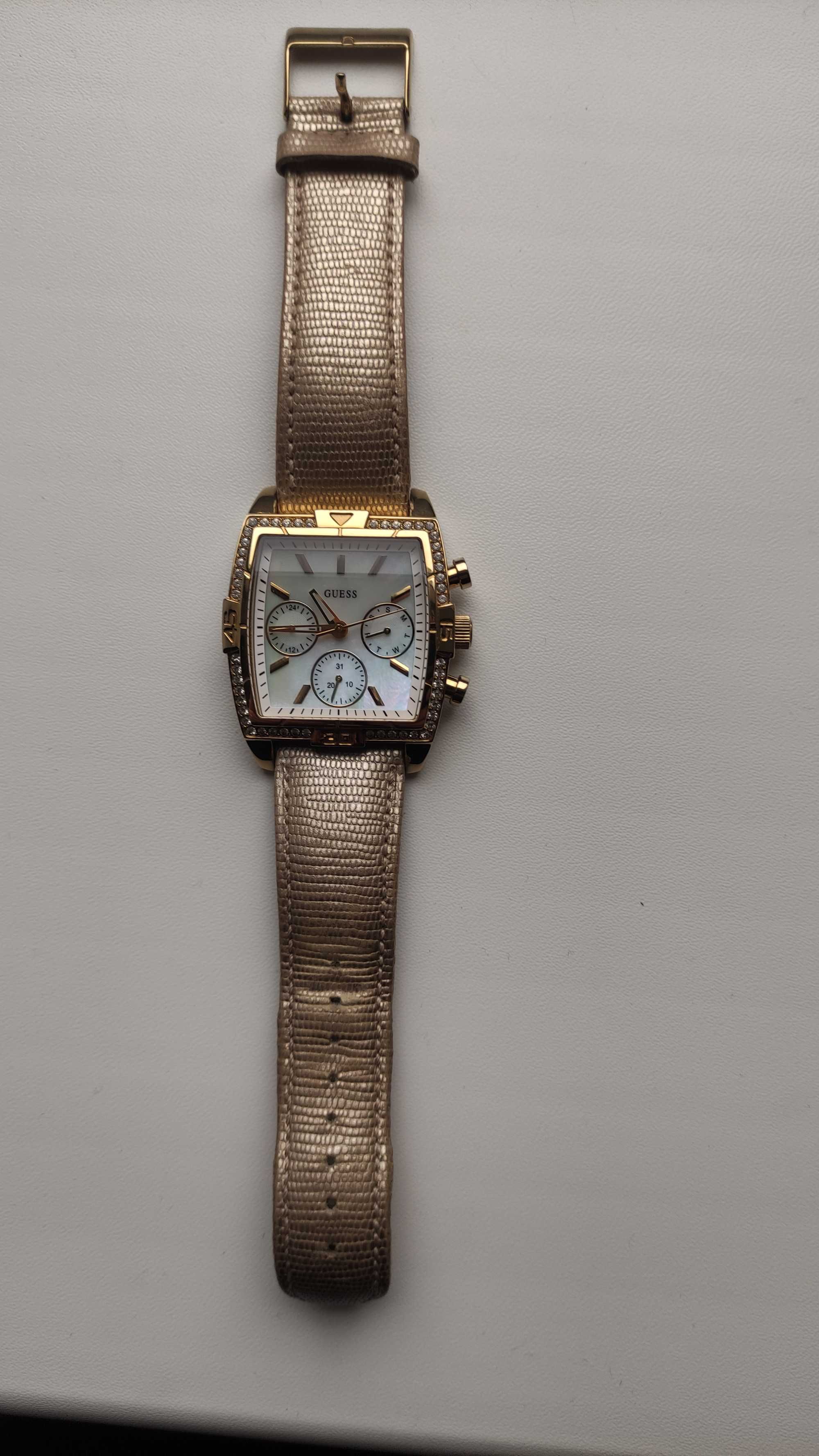 Жіночий годинник GUESS W0285L2