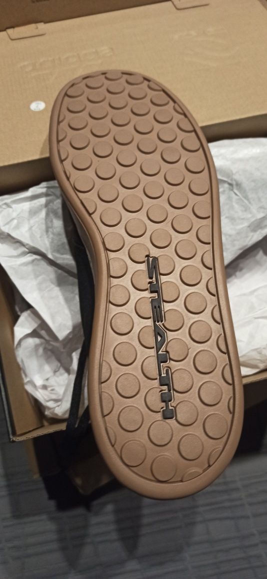 Sapatilhas Adidas 5 ten sleuth Novas