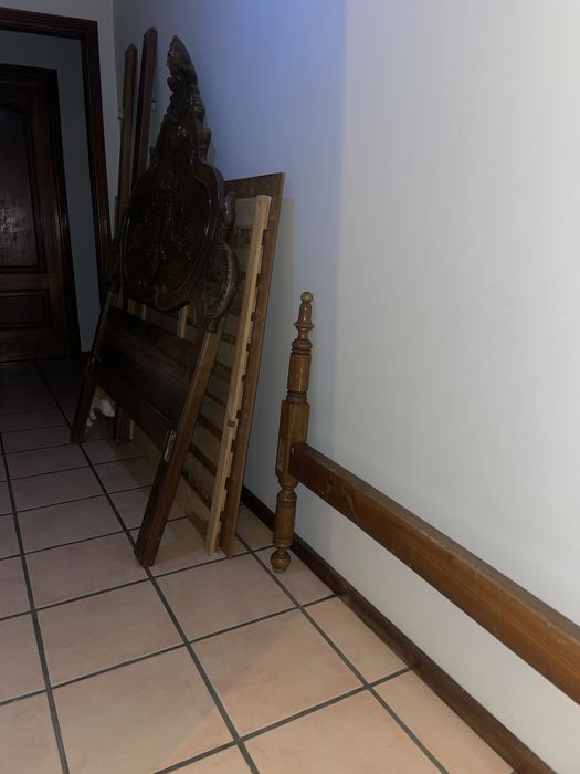 Cama de casal antiga