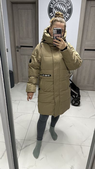 Жіночий зимовий пуховик