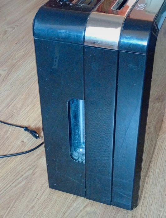 Mocna niszczarka biurowa Fellowes DS-1200CS na papier