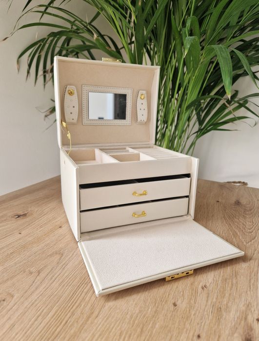 Kuferek na biżuterię luksusowy beżowy nowy na prezent