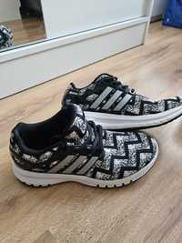 Czarno-szare buty sportowe matki Adidas