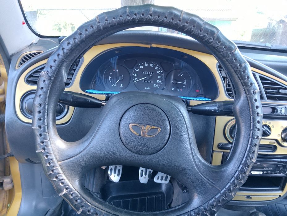 Продам сенс 1.3 в хорошому стані