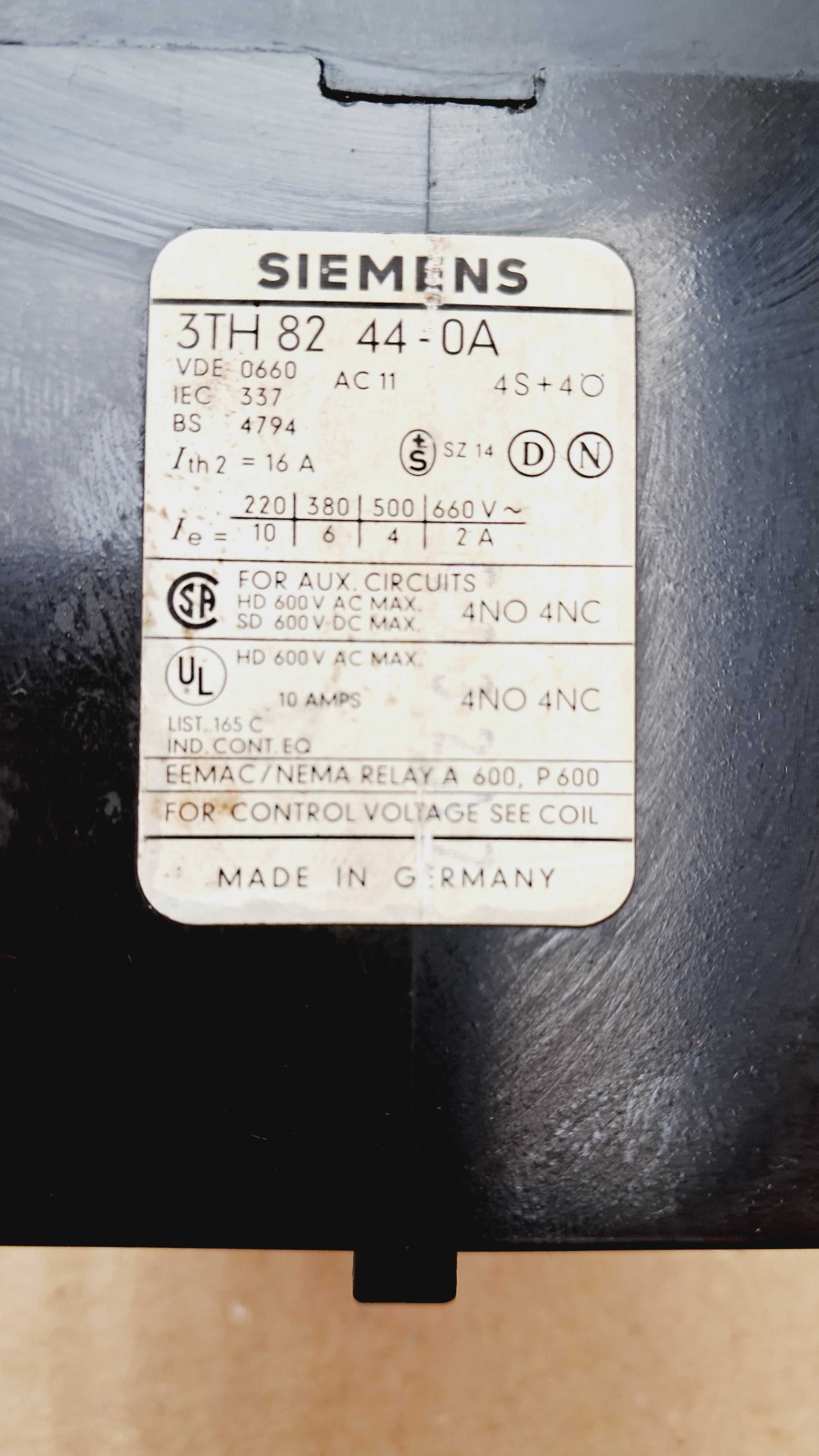 Stycznik 3TH 82 44-0A 220V, 16A. SIEMENS Germany.