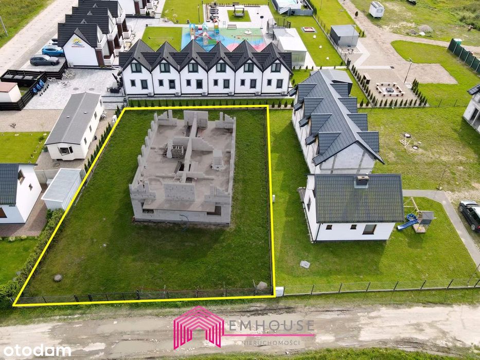 Działka z rozpoczętą budową