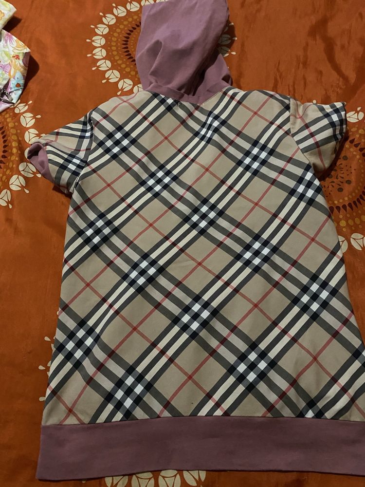 Linda t. Shirt da burberry com capuz