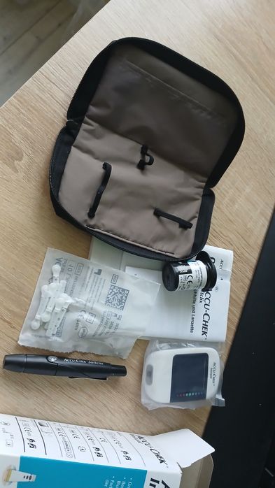 Accu-Chek Instant глюкометр