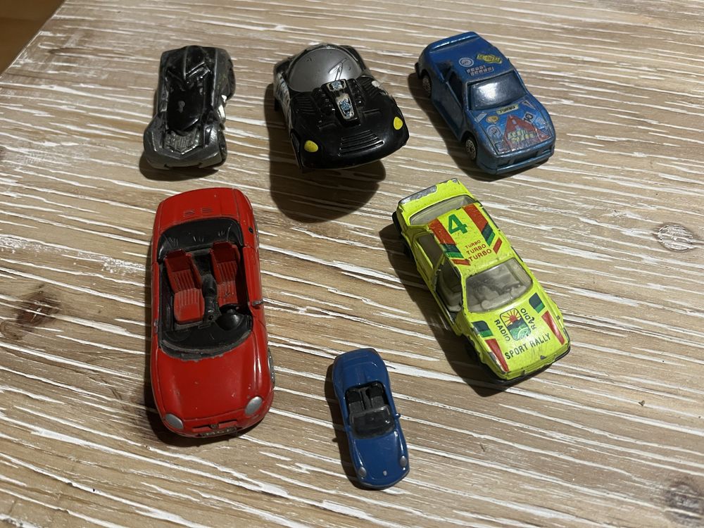 Carros e motos brinquedo em ferro