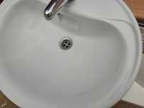 Bacia SANITADA e pedra