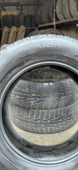 Продам шини NOKIAN 235 65 r18, в доброму стані.