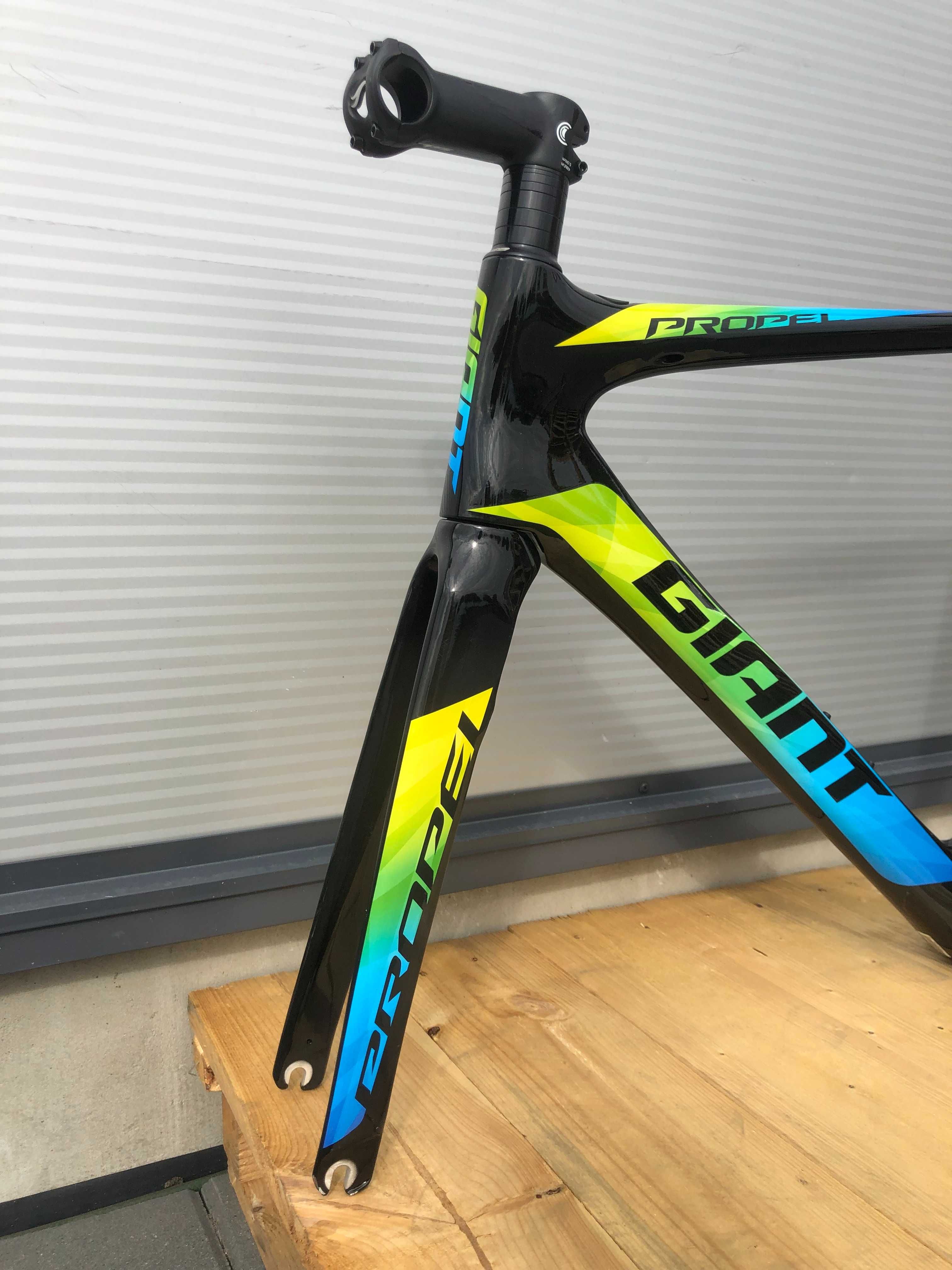 Rama szosowa frameset GIANT Propel Advanced Pro 0 carbon M uszkodzona