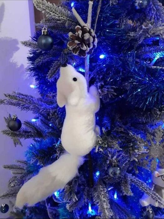 Árvore de natal com ornamentação incluída em óptimo estado