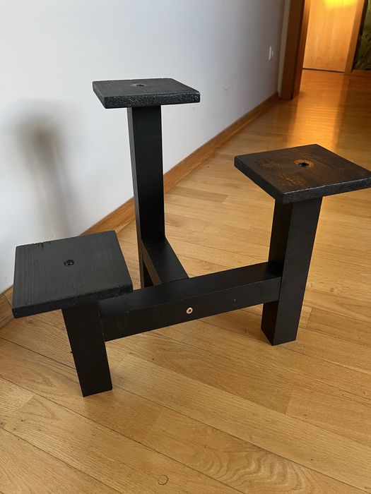 Stojak na kwiaty - kwietnik -czarny - lite drewno - bardzo solidny