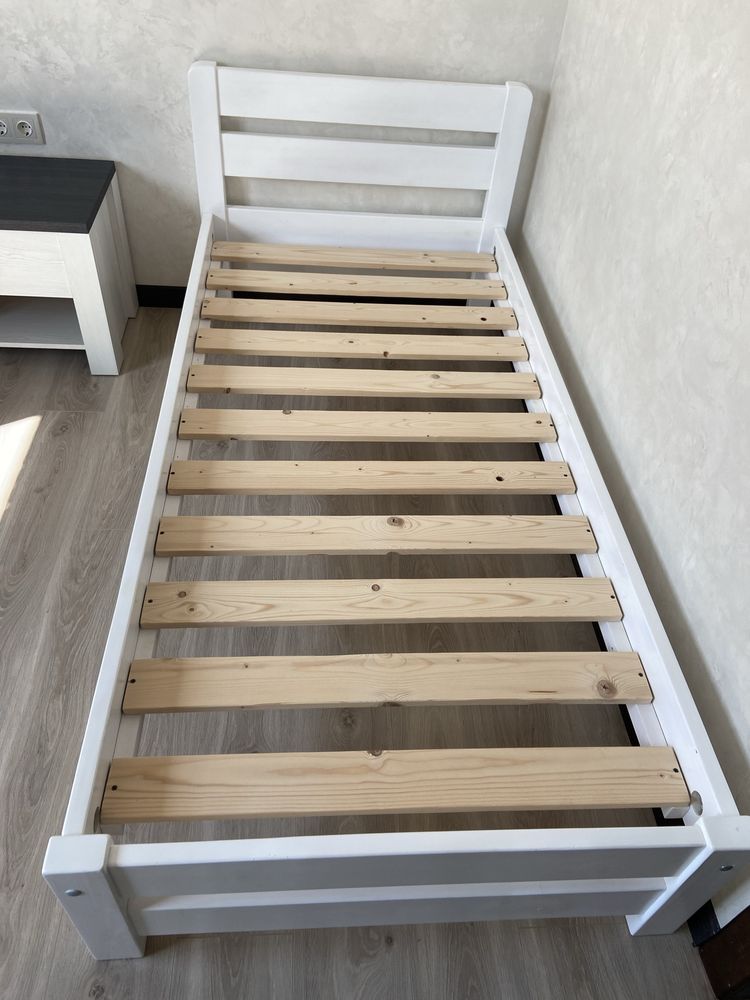 Продам ліжко 90/200см. з матрацом