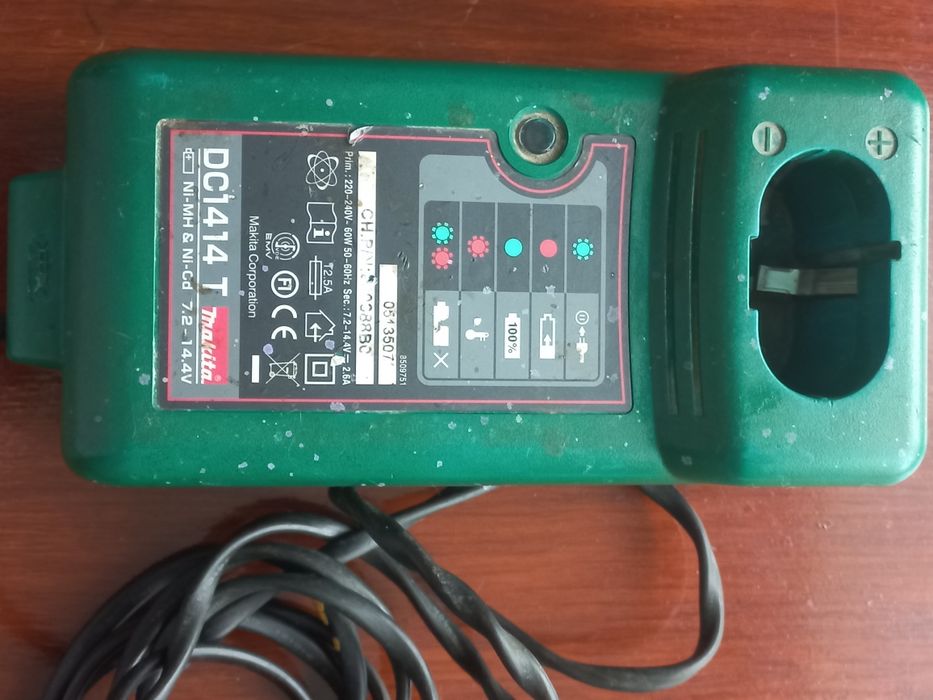Зарядка для аккамулятора шуруповерта Makita 7.2-14.4V