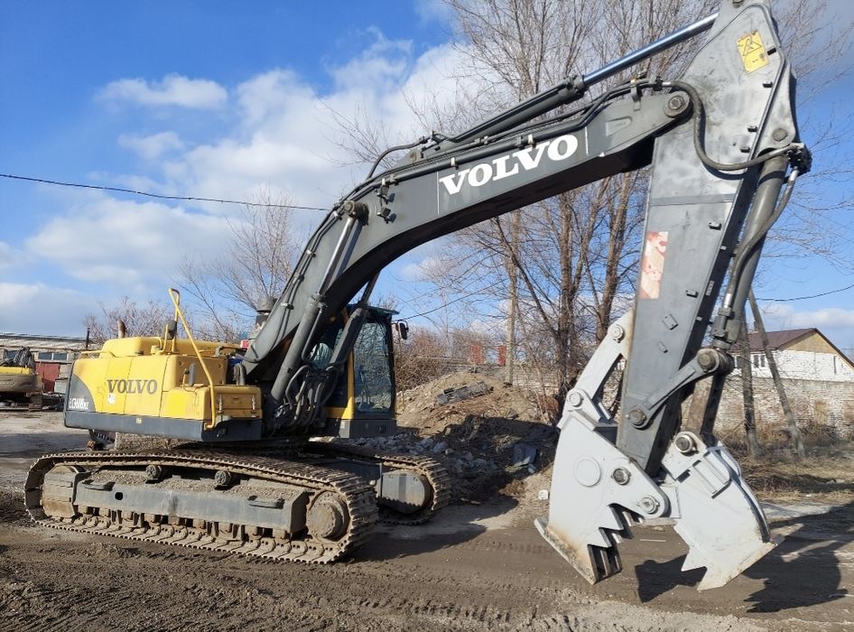 Услуги спецтехники Демонтаж зданий,дробление железо-бетона