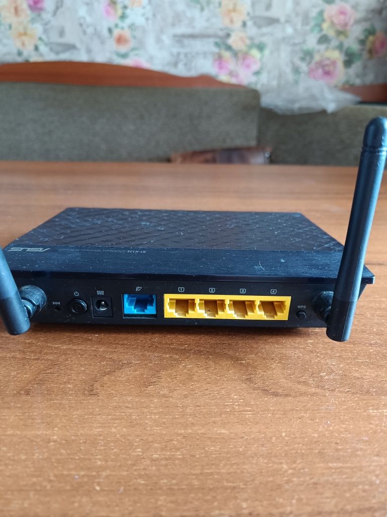 ASUS RT-N12E Маршрутизатор Wi-Fi 300Mbps, 4*LAN.
