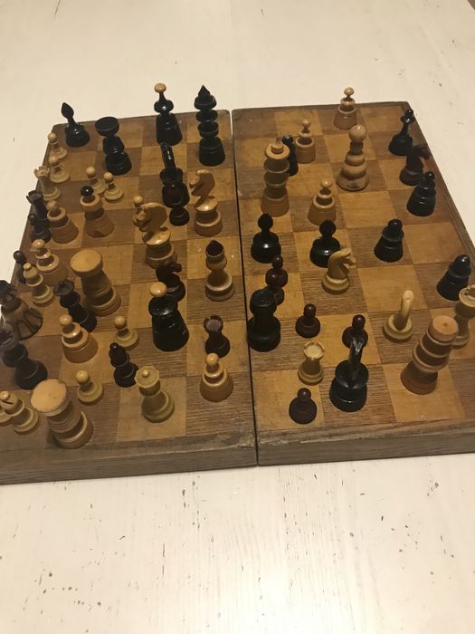 Szachy w pudełku drewnianym