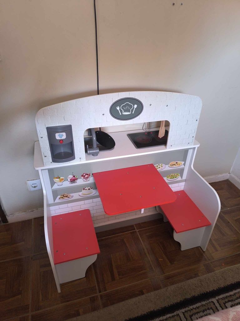 Vendo cozinha de madeira para criança completamente nova
