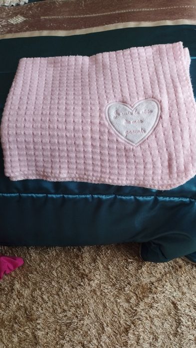 Manta rosa para bebé