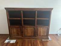 Almi decor, Masywny regal/biblioteczka z drewna egzotycznego