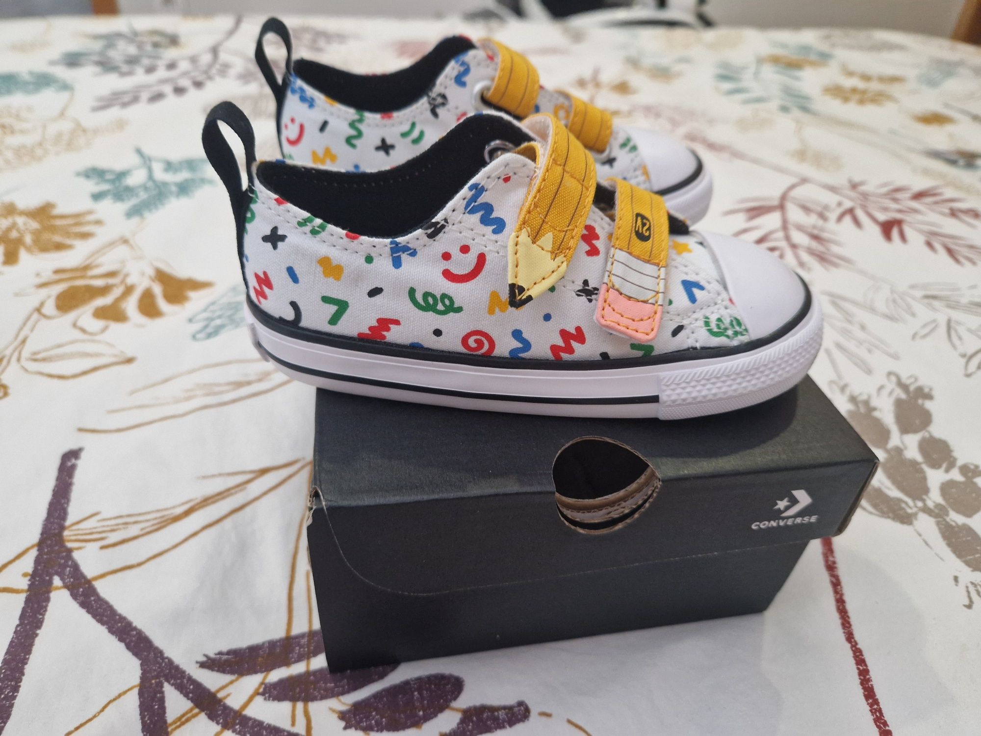 Sapatilhas converse all star , n° 24, formato lápis, Novas!!