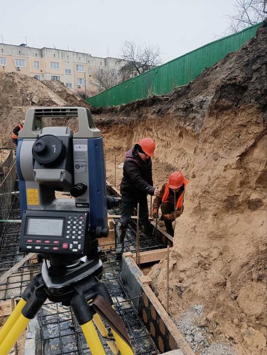 Топографічна зйомка. Винос меж ділянки. Розбивка осей будівлі.
