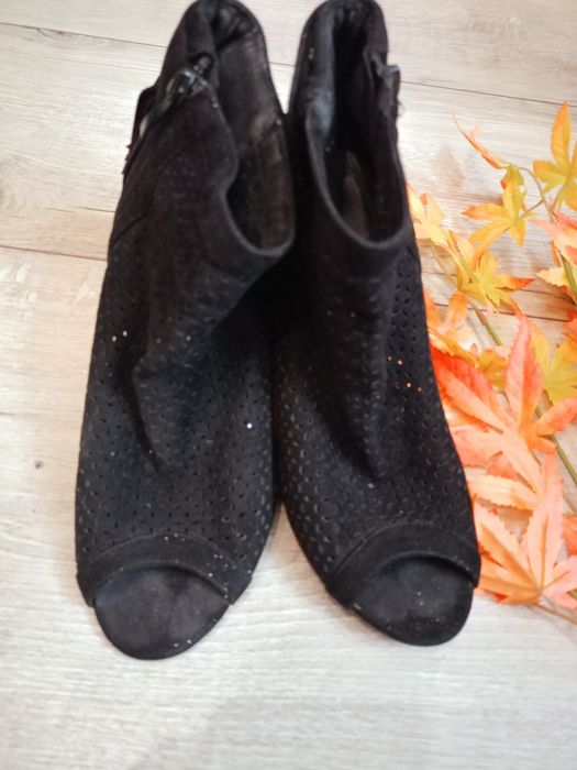 Buty damskie . .