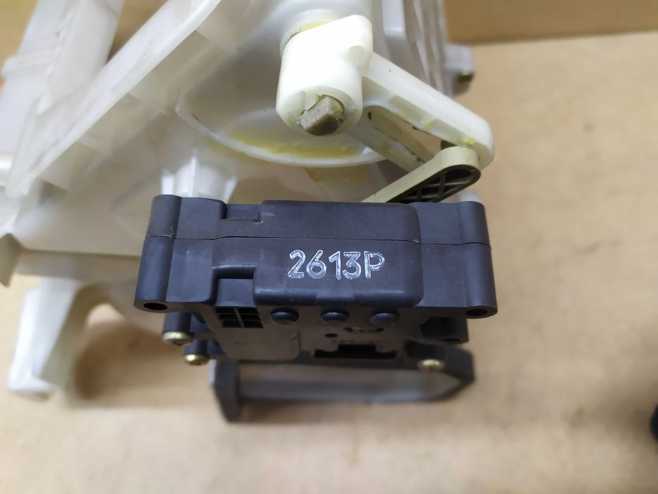 Мазда 6 02 корпус вентилятора печки фильтра салона електропривод