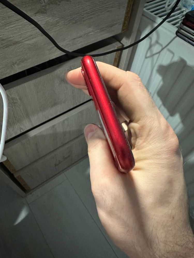Iphone 11 64gb red icloud