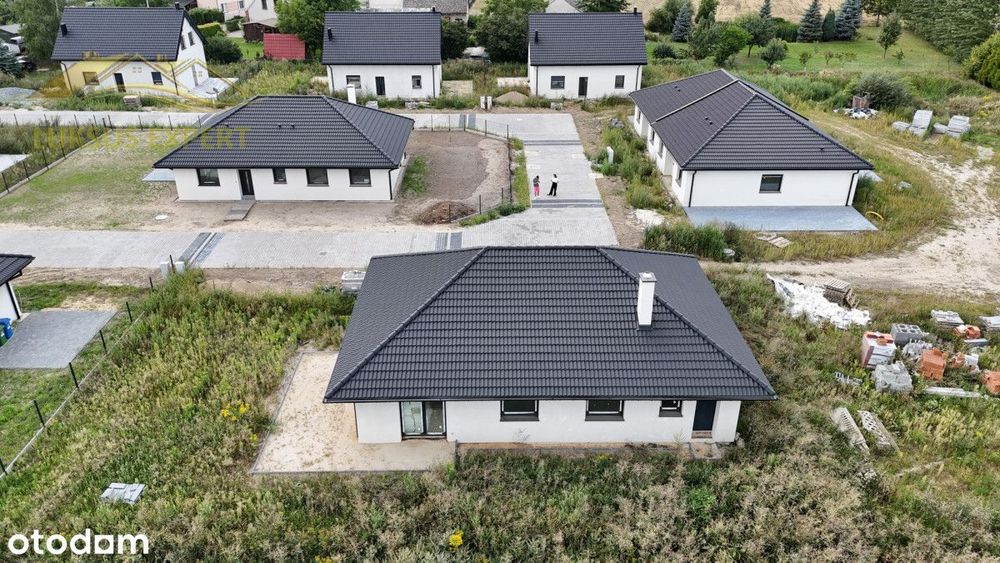 Ostatni parterowy dom w Pieczyskach.