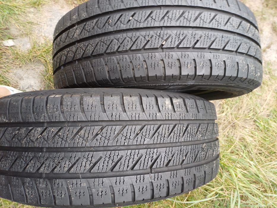 Para opon zimowych goodyear 215/65/16c