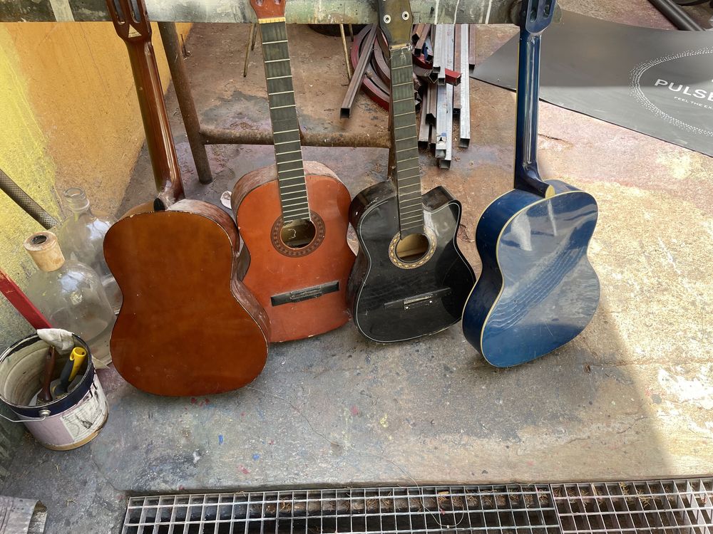 Guitarras velhas para bricolage ou o que quiserem